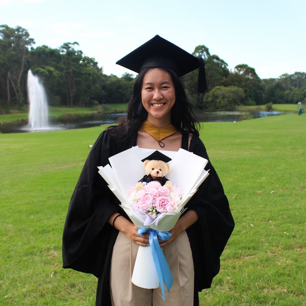 Premium Graduation Bear Bouquet