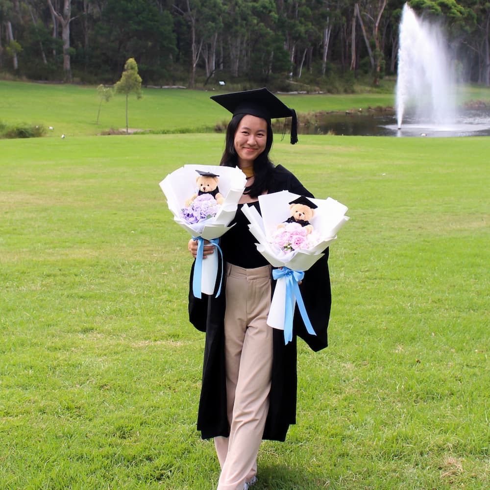 Premium Graduation Bear Bouquet