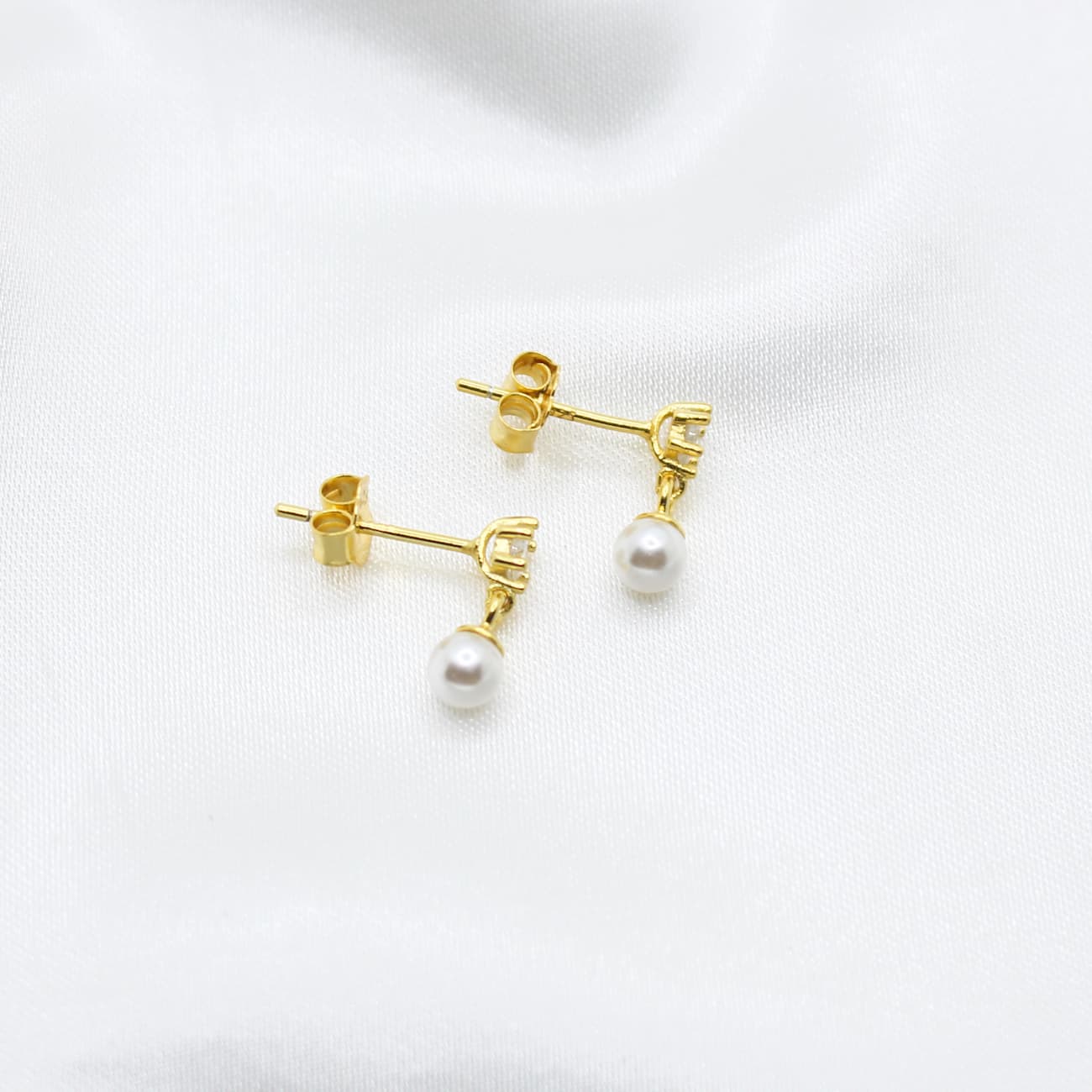 dainty pearl earrings bridesmaid