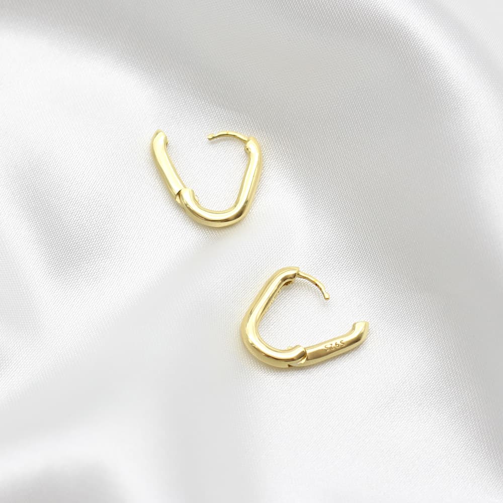 oval shapped huggies oval hoops gold